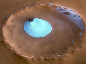 Марсианский кратер, содержащий скопление водяного льда. Снимок со стереокамеры HRSC. Сайт esa.int
