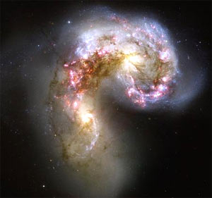  Ученым удалось заснять слияние галактик 