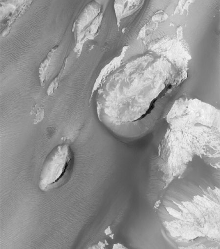 Mars Global Surveyor передал новые снимки Марса