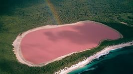 Розовое озеро Хиллер в Астралии